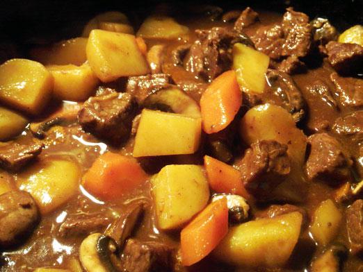 Hoe beef goulash te koken?