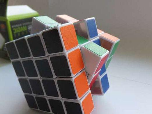 Hoe een 4x4 Rubik's Cube te monteren?